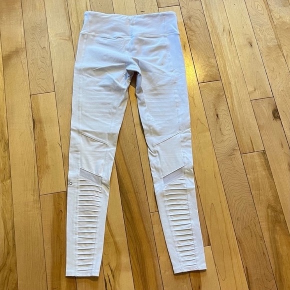 ALO Yoga Pants - ALO Yoga Moto Leggings white size small
